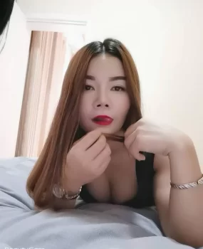 五华区龙泉路与教兴路附近大胸少妇一枚