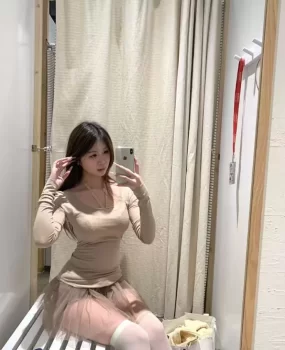 肤白貌美嫩妹