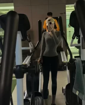 03年鲍鱼逼身材把控到极致的女生炸嫩！