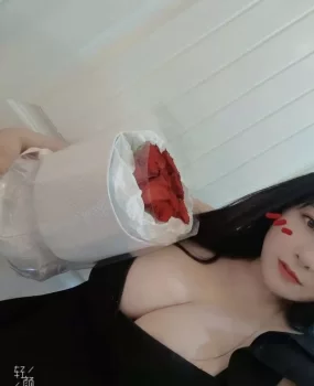 丰满巨乳红儿