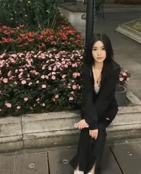 未央区又发现一个女大，颜值杠杠的