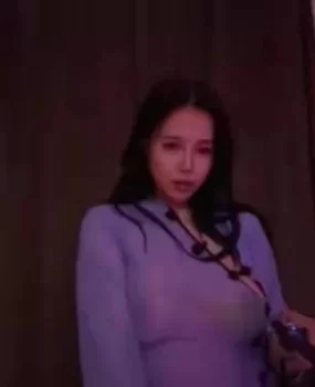 胸又大又圆的美女