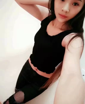 小巧玲珑大长腿妹子