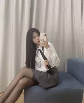 JK制服诱惑吸引00后幼师小萌妹很骚很开放热情