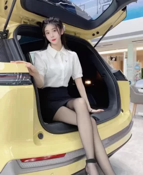 旗袍汽车销售黑丝淑女小姐姐个人出