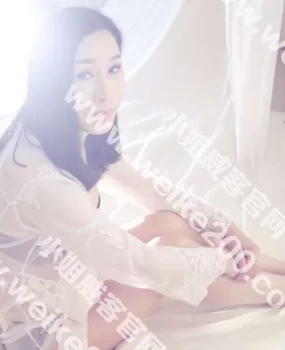 体验成熟有韵味的瑜伽老师