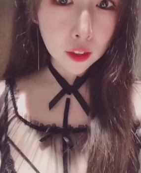 水蜜桃一样的丰满妹子