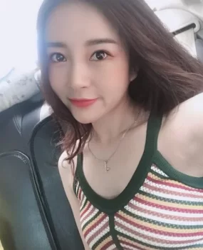 少妇有全职工作，下班和周末可以兼职