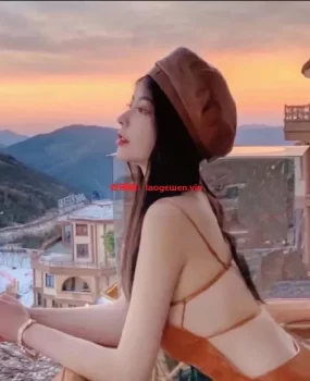 深圳高颜值小姐姐个人兼职，性感小骚货爱吃大香蕉